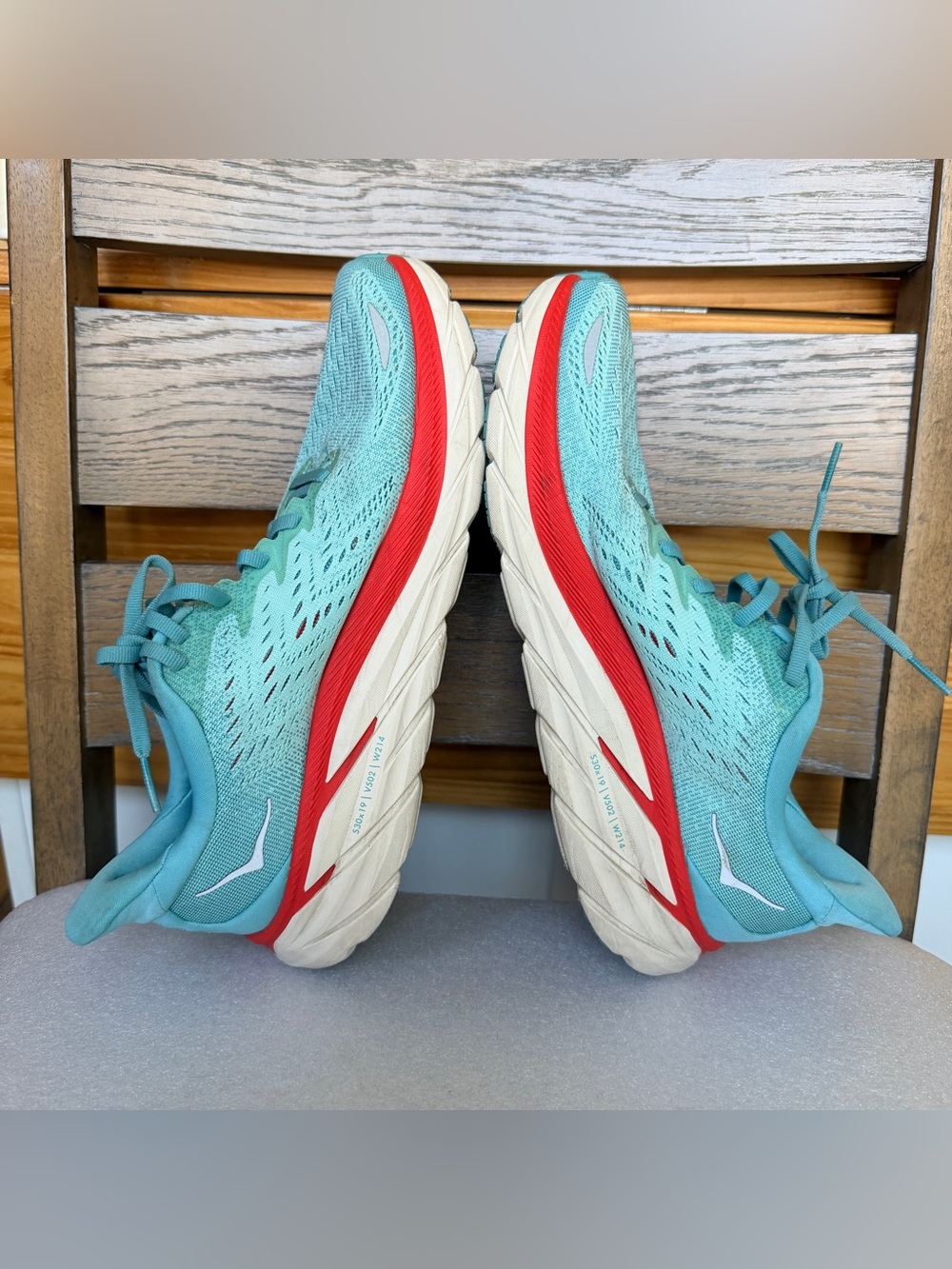 Hoka Clifton 8 running shoes in the "Aquarelle/Eggshell Blue sz 9B for women - Picture 6 of 10
